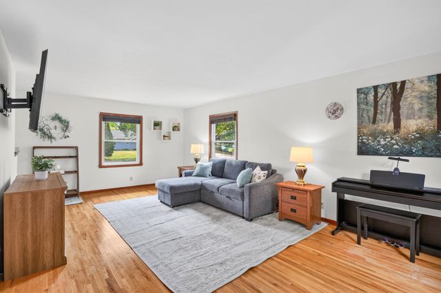 8326 Glenbrook Avenue S, Cottage Grove, MN 55016