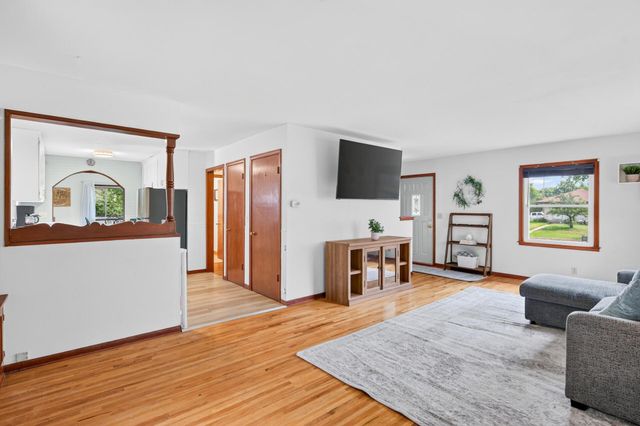 8326 Glenbrook Avenue S, Cottage Grove, MN 55016