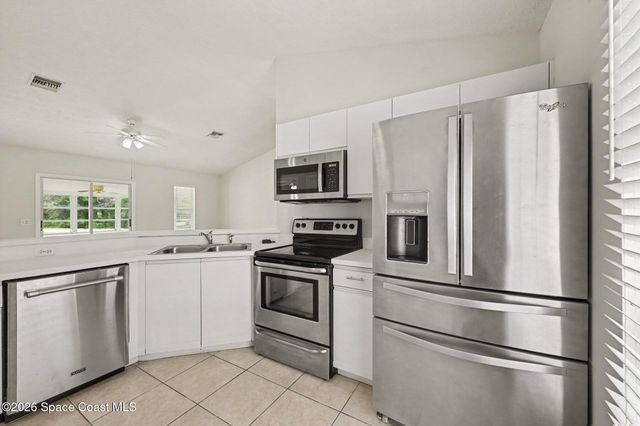 226 12th Street SW, Vero Beach, FL 32962