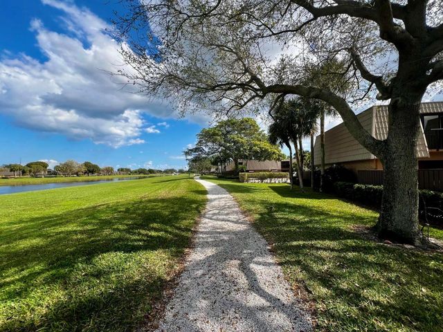 6207 62nd Way, West Palm Beach, FL 33409