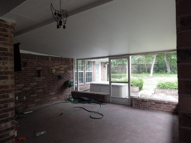 12 Robin Trail, Conroe, TX 77304
