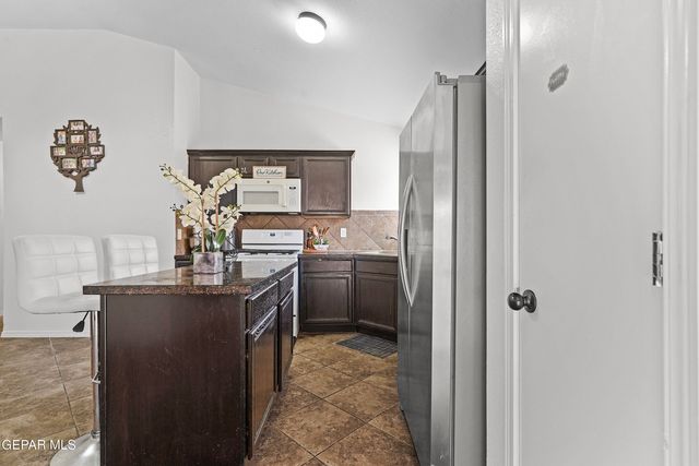 12733 RAUL MENDIOLA Lane, El Paso, TX 79938