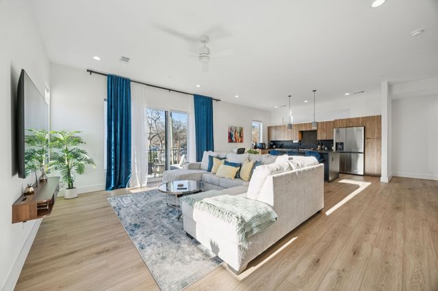 2206 Arroyo Avenue 101, Dallas, TX 75219