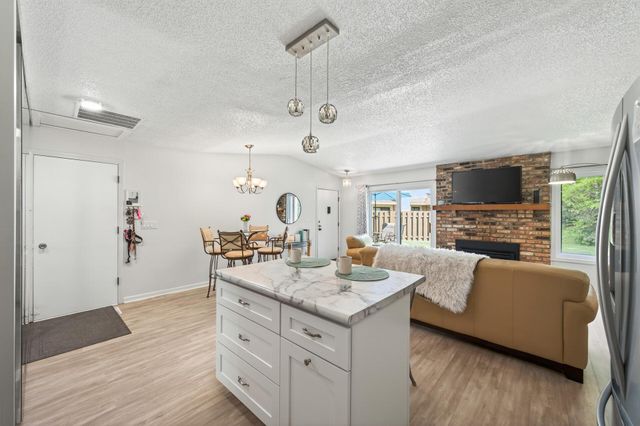 9601 Lonsdale Circle, Hopkins, MN 55305