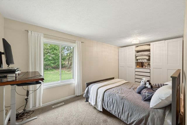 9601 Lonsdale Circle, Hopkins, MN 55305