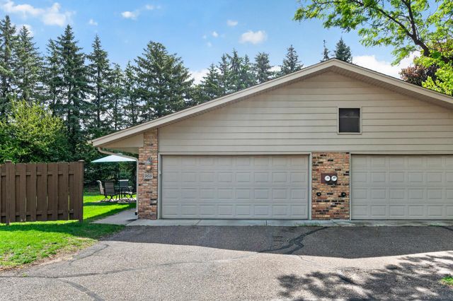 9601 Lonsdale Circle, Hopkins, MN 55305