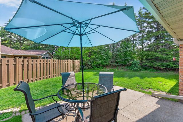 9601 Lonsdale Circle, Hopkins, MN 55305