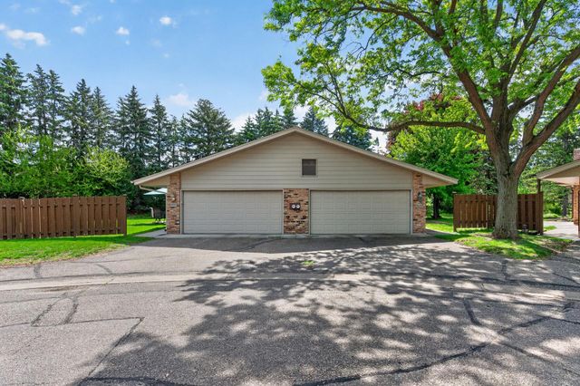 9601 Lonsdale Circle, Hopkins, MN 55305