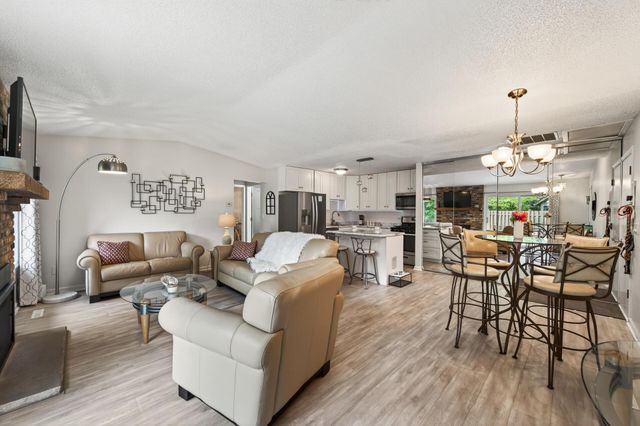 9601 Lonsdale Circle, Hopkins, MN 55305