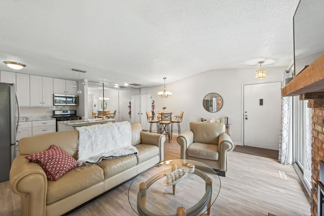 9601 Lonsdale Circle, Hopkins, MN 55305