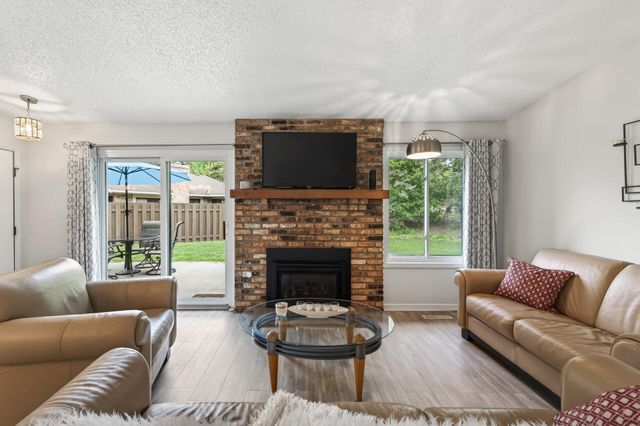 9601 Lonsdale Circle, Hopkins, MN 55305