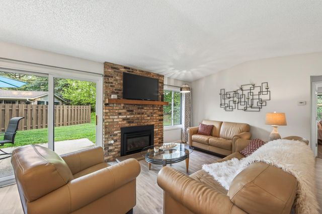 9601 Lonsdale Circle, Hopkins, MN 55305