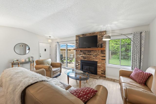 9601 Lonsdale Circle, Hopkins, MN 55305