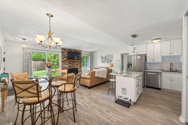9601 Lonsdale Circle, Hopkins, MN 55305