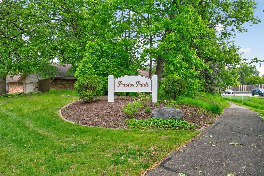 9601 Lonsdale Circle, Hopkins, MN 55305