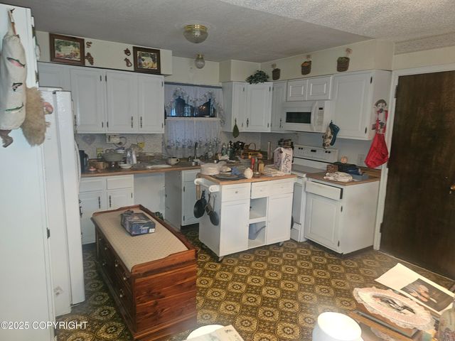 8400 George Court, Anchorage, AK 99516