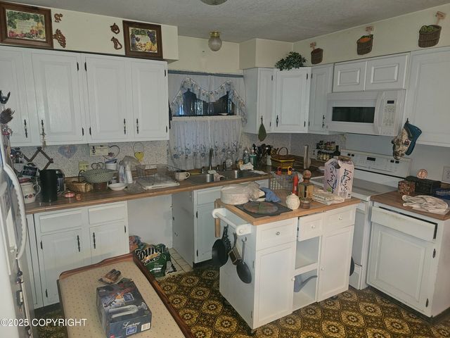 8400 George Court, Anchorage, AK 99516