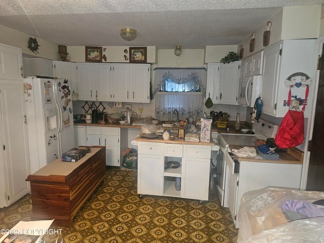 8400 George Court, Anchorage, AK 99516