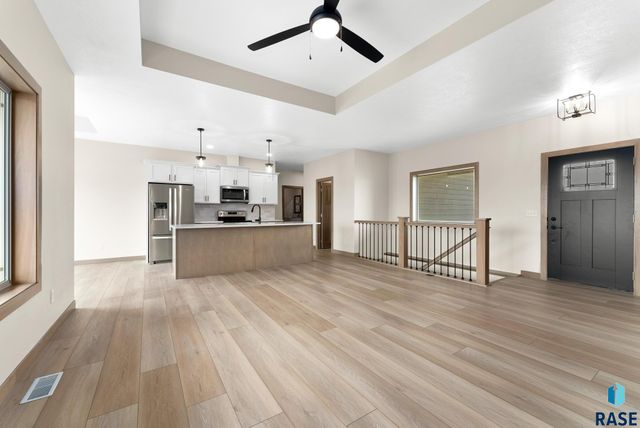 300 Willow Trl, Crooks, SD 57020