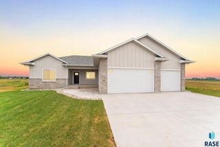 300 Willow Trl, Crooks, SD 57020