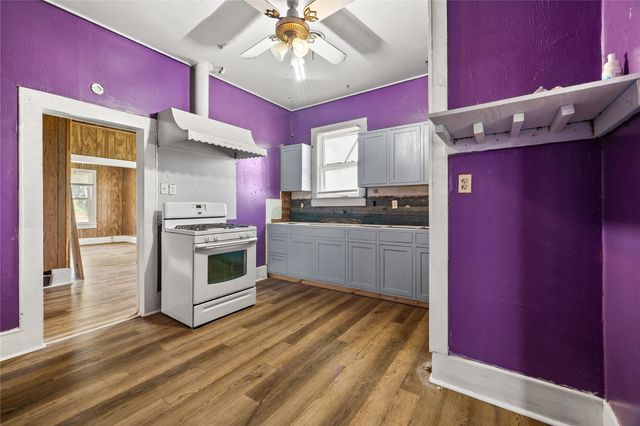 1122 N Avenue A, Freeport, TX 77541