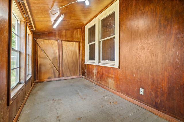 1122 N Avenue A, Freeport, TX 77541