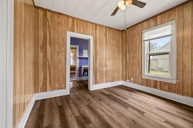 1122 N Avenue A, Freeport, TX 77541