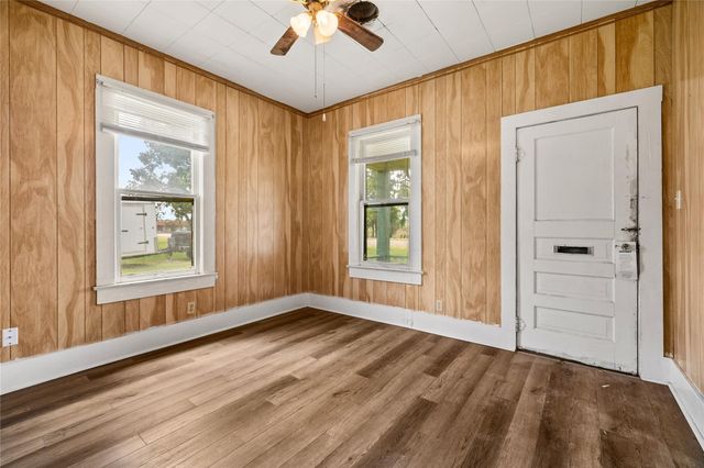 1122 N Avenue A, Freeport, TX 77541