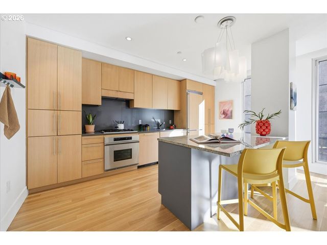 937 Nw GLISAN St 435, Portland, OR 97209