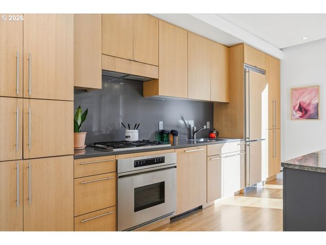 937 Nw GLISAN St 435, Portland, OR 97209