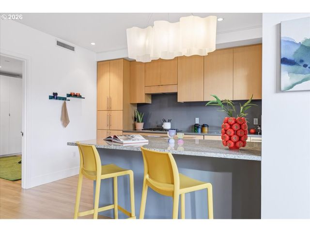 937 Nw GLISAN St 435, Portland, OR 97209