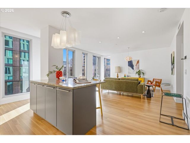 937 Nw GLISAN St 435, Portland, OR 97209