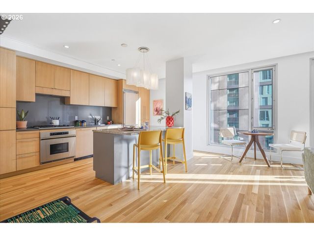 937 Nw GLISAN St 435, Portland, OR 97209