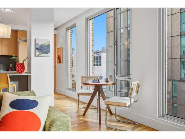 937 Nw GLISAN St 435, Portland, OR 97209