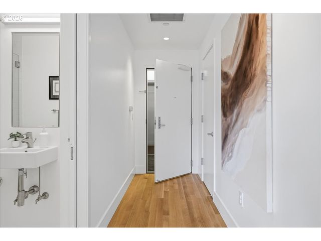 937 Nw GLISAN St 435, Portland, OR 97209