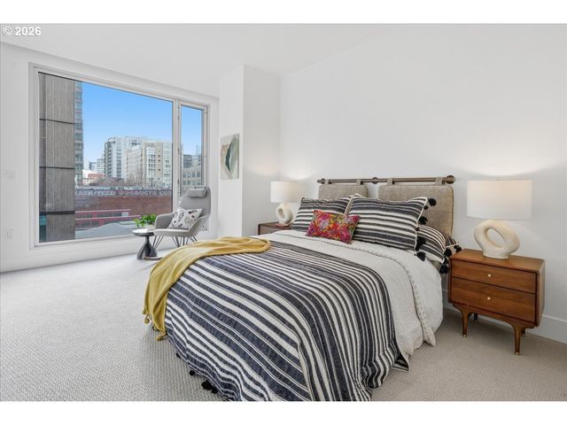 937 Nw GLISAN St 435, Portland, OR 97209