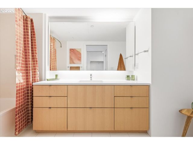 937 Nw GLISAN St 435, Portland, OR 97209