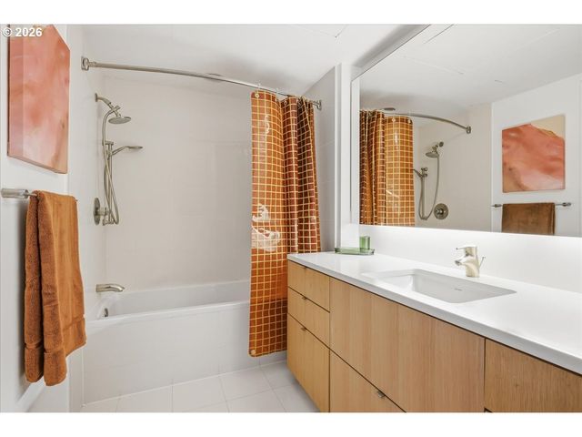 937 Nw GLISAN St 435, Portland, OR 97209