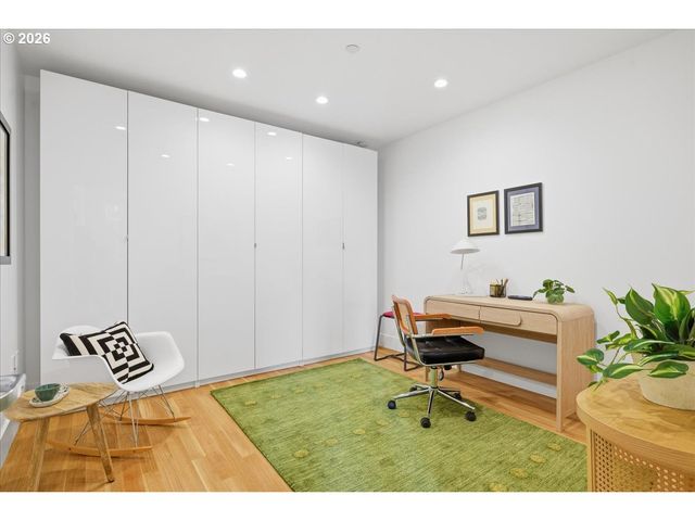 937 Nw GLISAN St 435, Portland, OR 97209