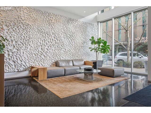 937 Nw GLISAN St 435, Portland, OR 97209