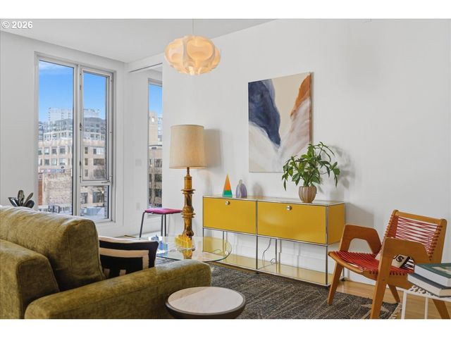 937 Nw GLISAN St 435, Portland, OR 97209