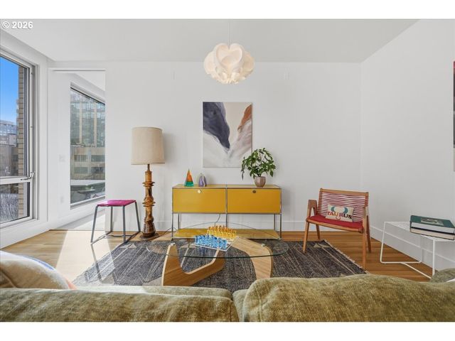 937 Nw GLISAN St 435, Portland, OR 97209