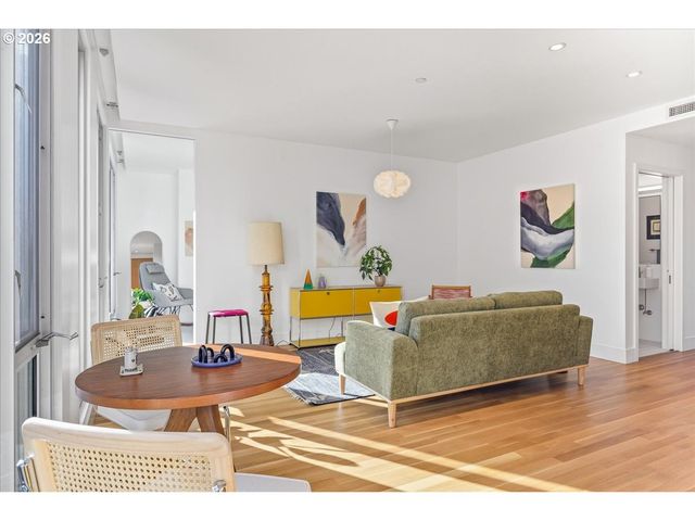 937 Nw GLISAN St 435, Portland, OR 97209