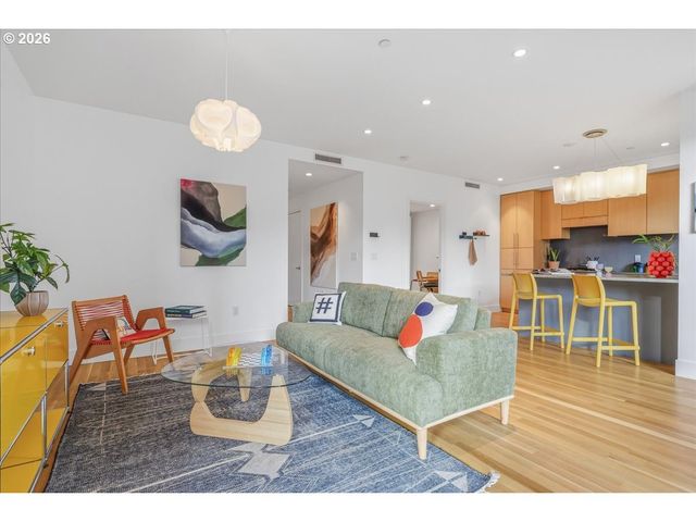 937 Nw GLISAN St 435, Portland, OR 97209