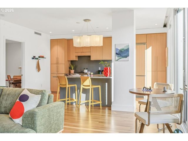 937 Nw GLISAN St 435, Portland, OR 97209