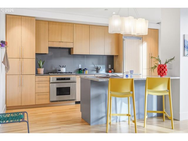 937 Nw GLISAN St 435, Portland, OR 97209