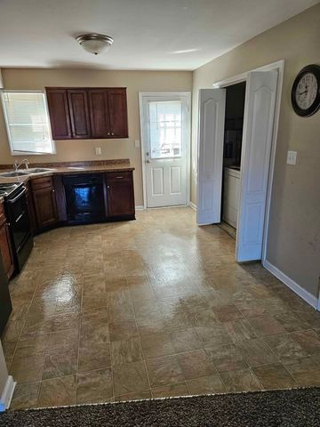 792 Cherrybark Ln, Clarksville, TN 37040