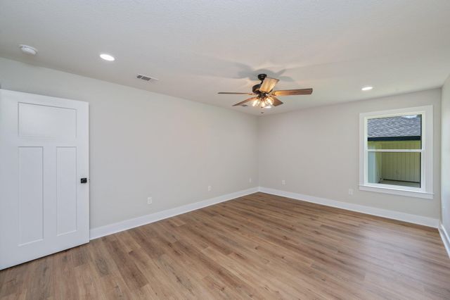 5153 Lake Drive, Crestview, FL 32539