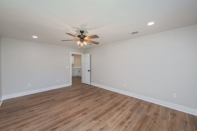 5153 Lake Drive, Crestview, FL 32539