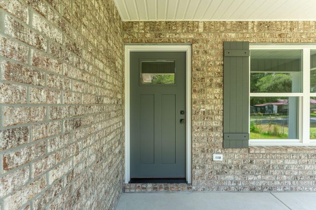5153 Lake Drive, Crestview, FL 32539